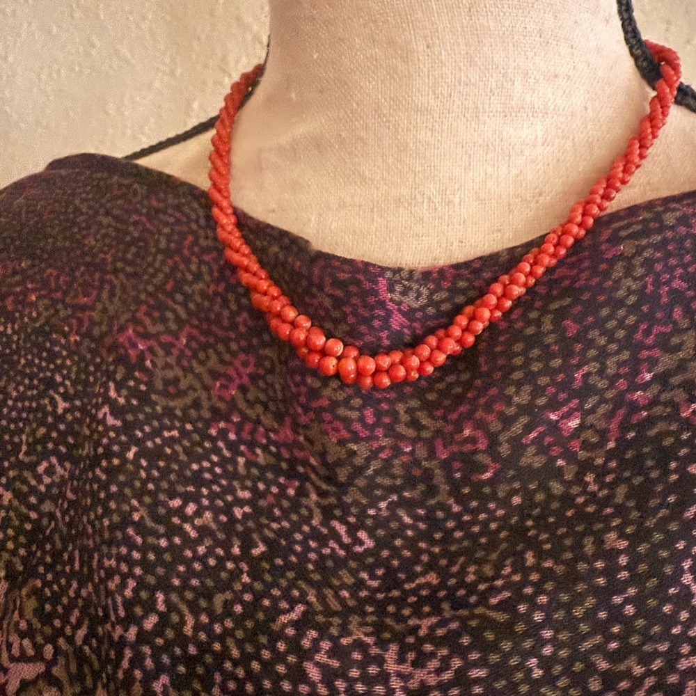 Elegant Red Beaded Necklace